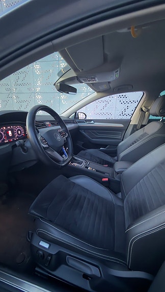 Volkswagen Passat 9 of 13