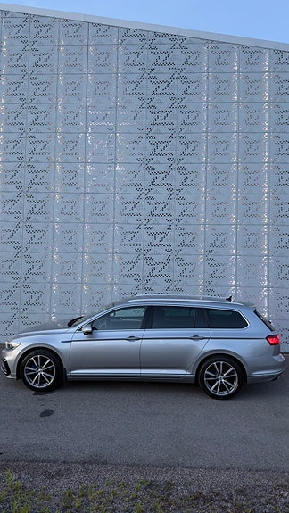 Volkswagen Passat 4 of 13