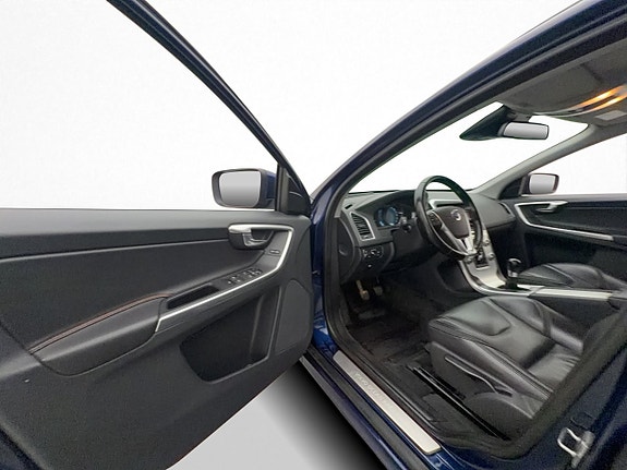Volvo XC60 8 of 26