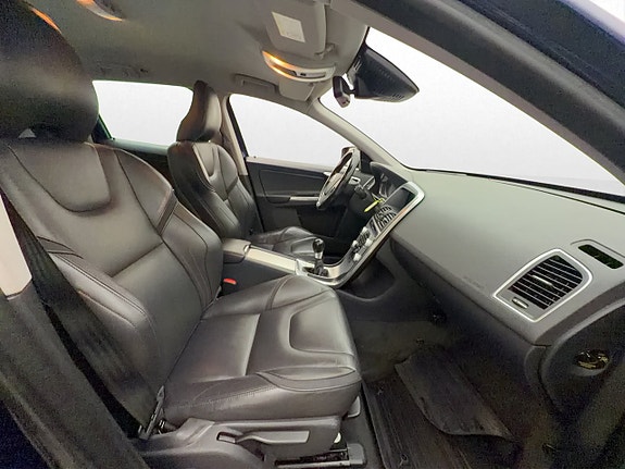 Volvo XC60 11 of 26