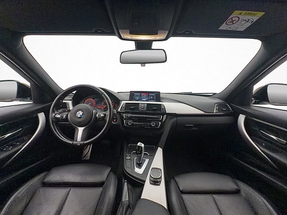 BMW 320i 13 of 26