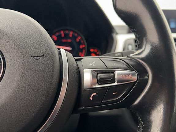 BMW 320i 16 of 26