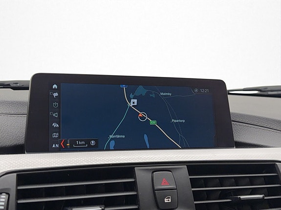 BMW 320i 18 of 26
