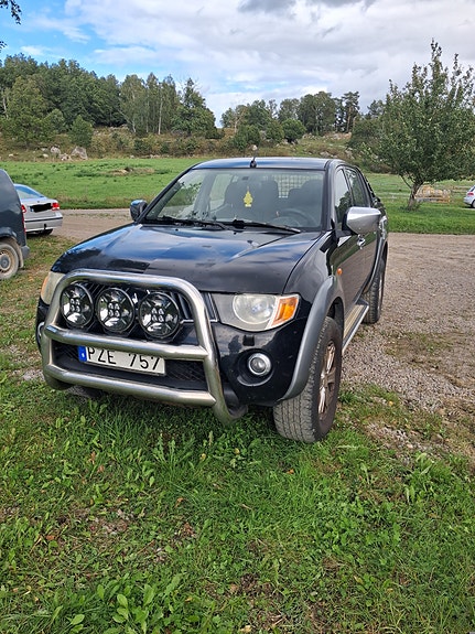Mitsubishi L200 2 of 5