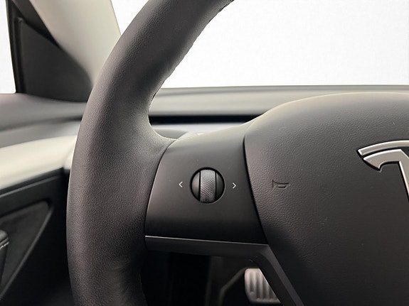 Tesla Model 3 17 of 29