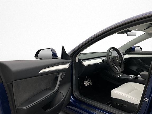Tesla Model 3 9 of 29