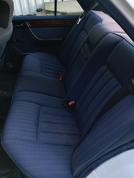 Mercedes-Benz 200 D 6 of 8