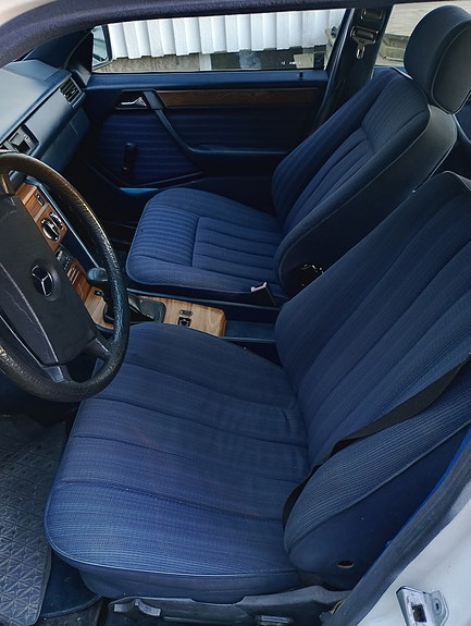 Mercedes-Benz 200 D 5 of 8