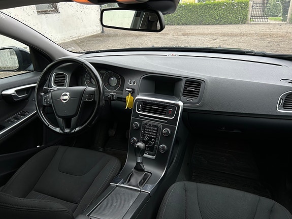 Volvo V60 8 of 13