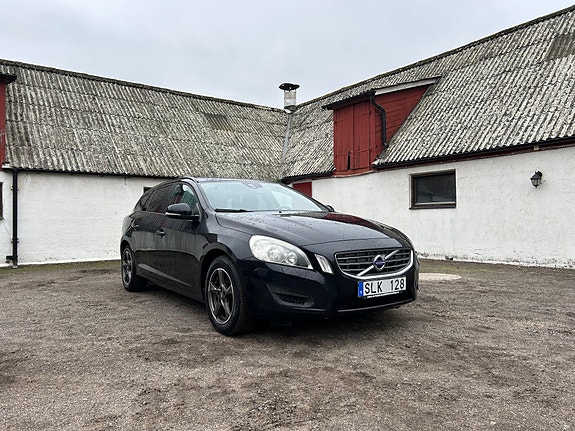 Volvo V60 2 of 13