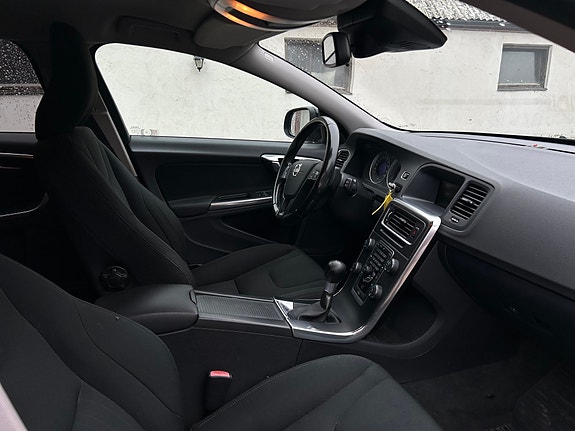 Volvo V60 10 of 13