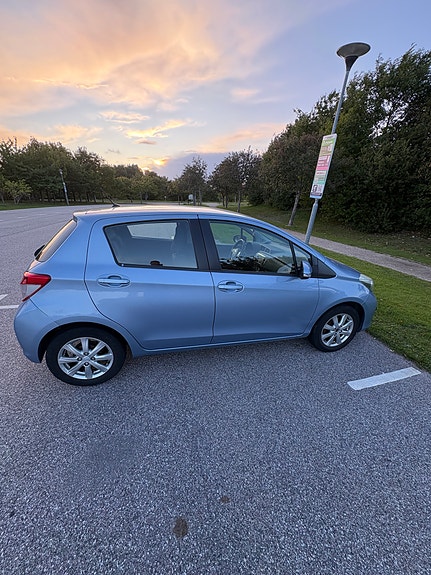 Toyota Yaris 3 of 4