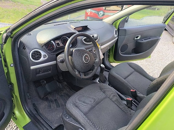 Renault Clio 3 of 3