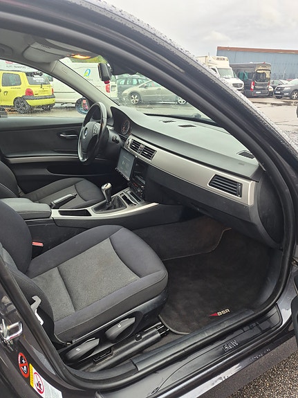BMW 325i 12 of 19