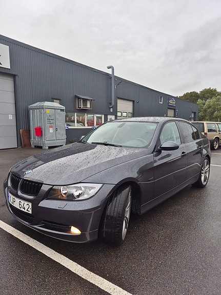 BMW 325i 3 of 19
