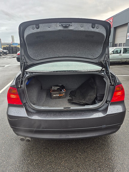 BMW 325i 14 of 19