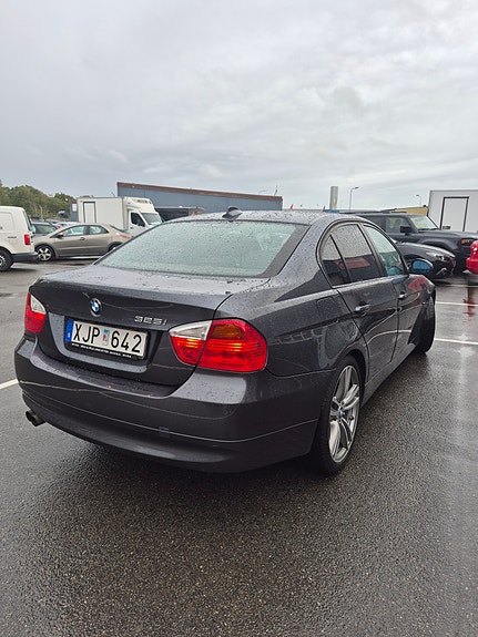 BMW 325i 5 of 19