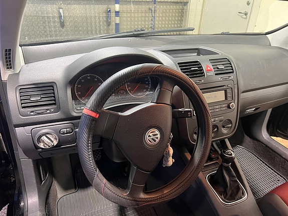 Volkswagen Golf V 13 of 13