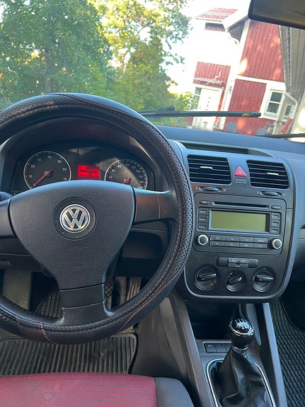Volkswagen Golf V 9 of 13