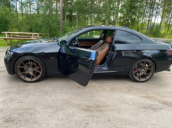 BMW 325d 3 of 7