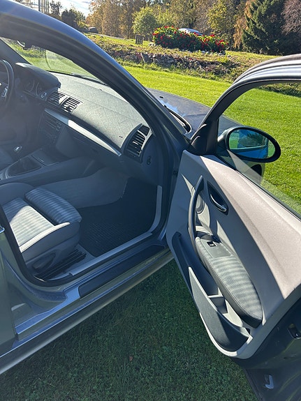 BMW 120i 9 of 12