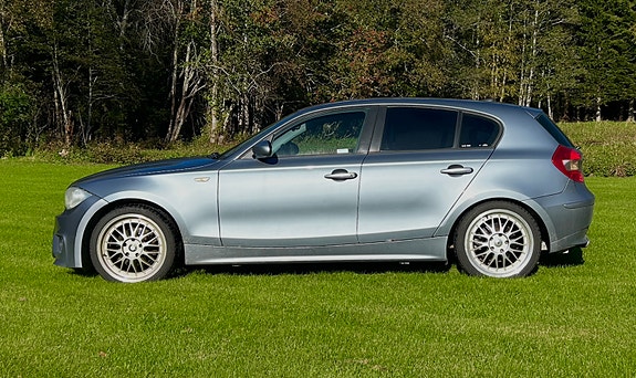 BMW 120i 3 of 12