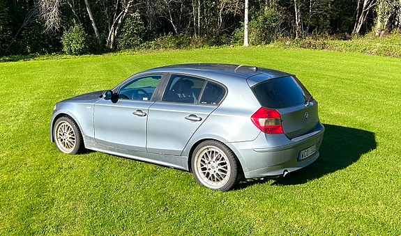 BMW 120i 4 of 12