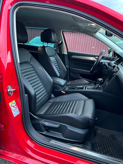 Volkswagen Passat 10 of 12