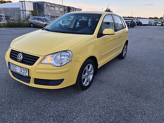Volkswagen Polo 2 of 8