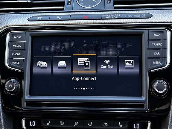 Volkswagen Passat 23 of 25