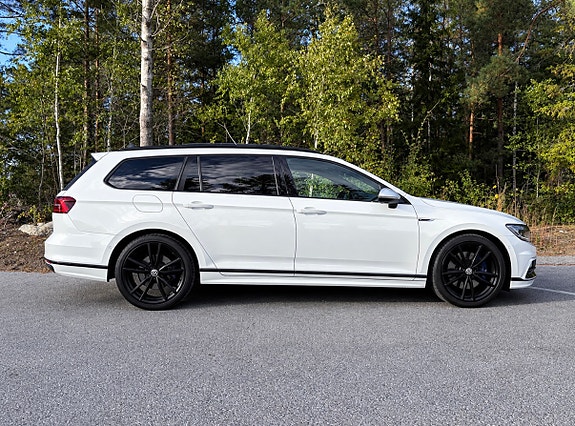 Volkswagen Passat 4 of 25