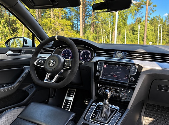 Volkswagen Passat 17 of 25