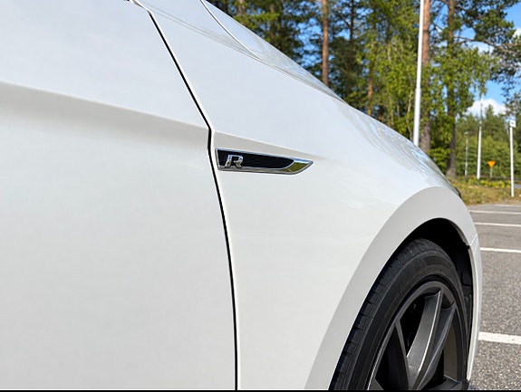 Volkswagen Passat 9 of 25