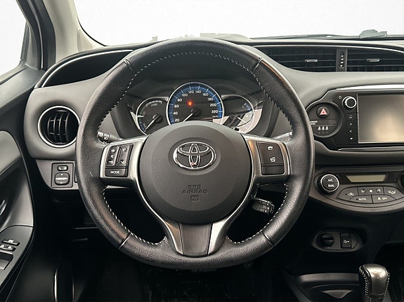 Toyota Yaris 13 of 29