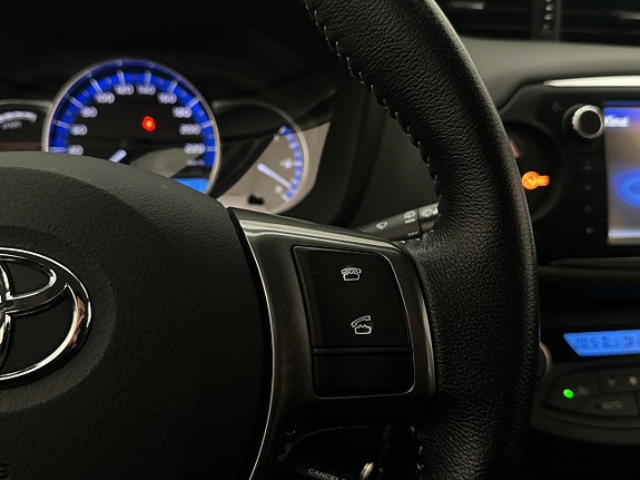 Toyota Yaris 16 of 29