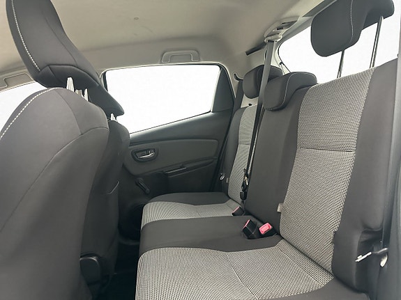 Toyota Yaris 24 of 29