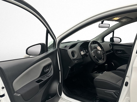 Toyota Yaris 10 of 29