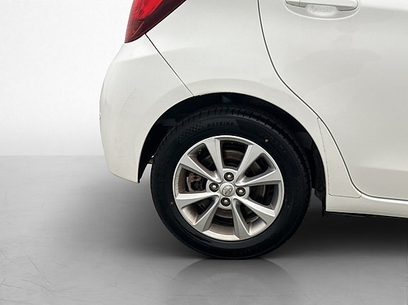 Toyota Yaris 27 of 29