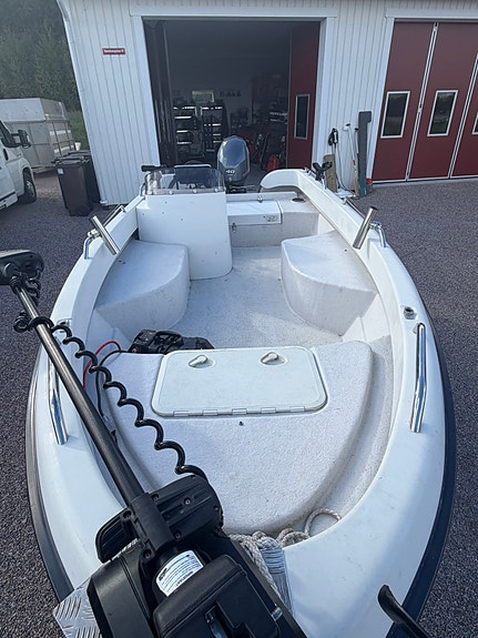 HR 435 + Yamaha F40 2015 (245h) + Trailer – Fint skick 6 of 6