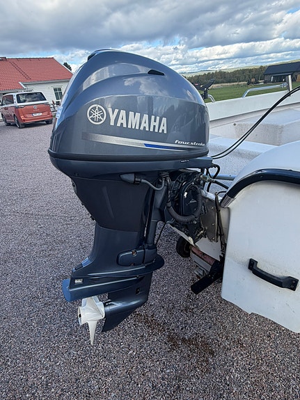 HR 435 + Yamaha F40 2015 (245h) + Trailer – Fint skick 4 of 6
