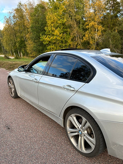 BMW 335i 3 of 26