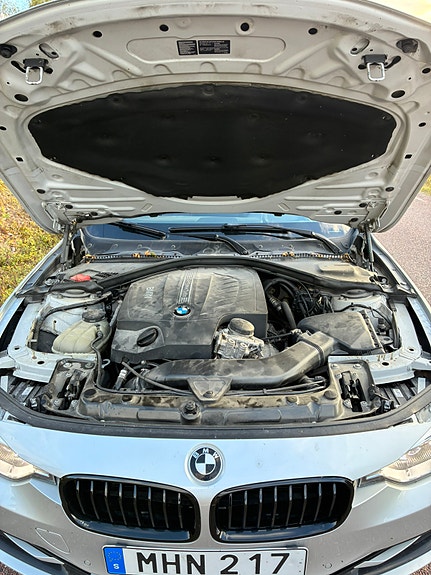 BMW 335i 7 of 26