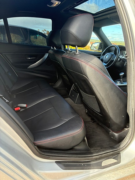 BMW 335i 24 of 26