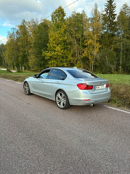 BMW 335i 2 of 26