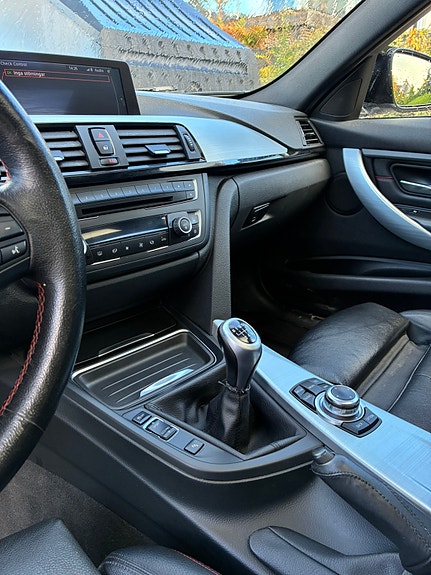 BMW 335i 12 of 26