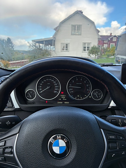 BMW 335i 11 of 26