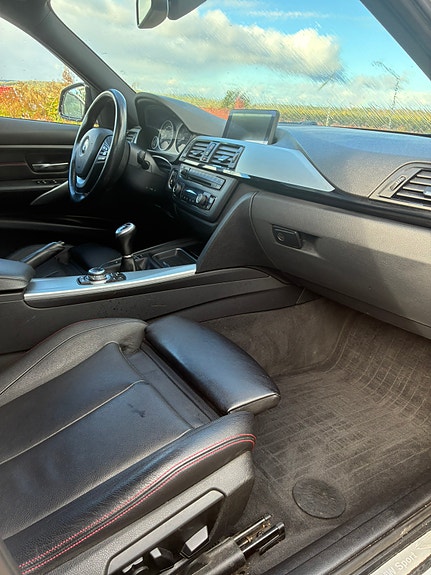 BMW 335i 19 of 26