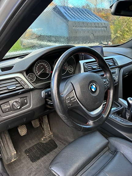 BMW 335i 13 of 26
