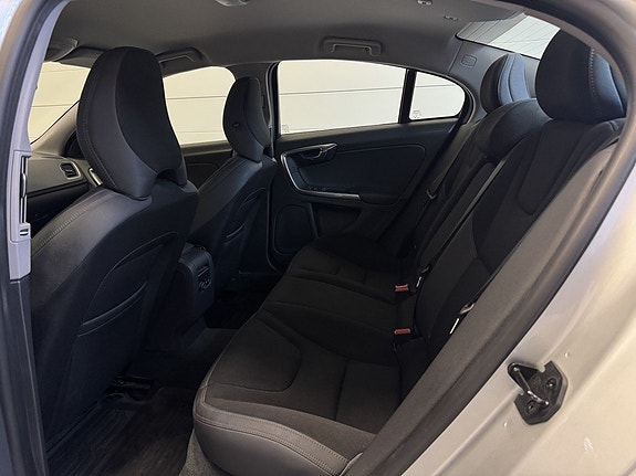 Volvo S60 10 of 22