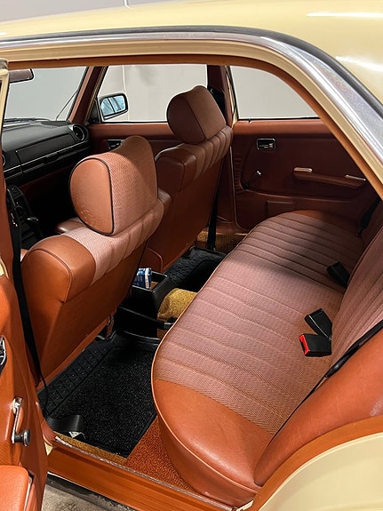 Mercedes-Benz 200 18 of 22